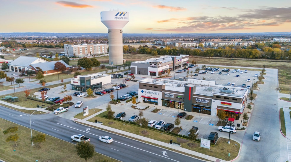 3010 E Broad St, Mansfield, TX for lease - Building Photo - Image 1 of 3