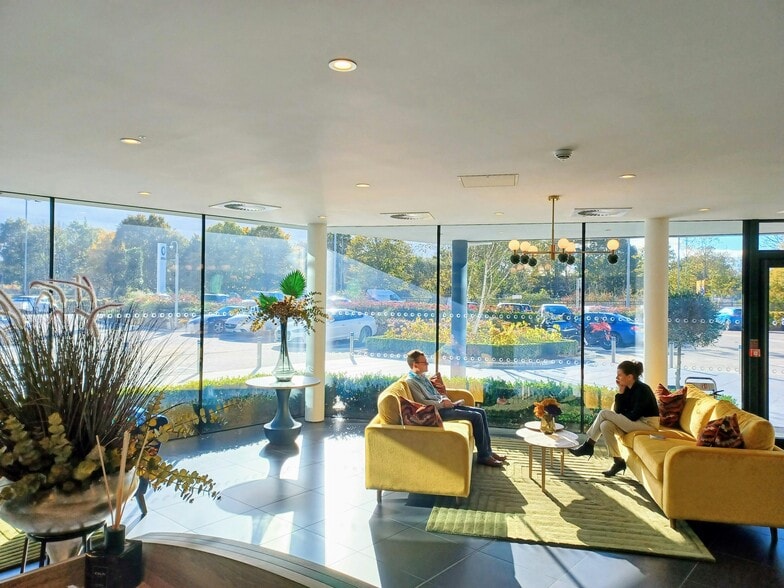 Wharfedale Rd, Wokingham for lease - Interior Photo - Image 3 of 23