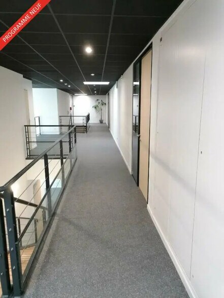 Office in Mont-Saint-Aignan for sale - Lobby - Image 3 of 10