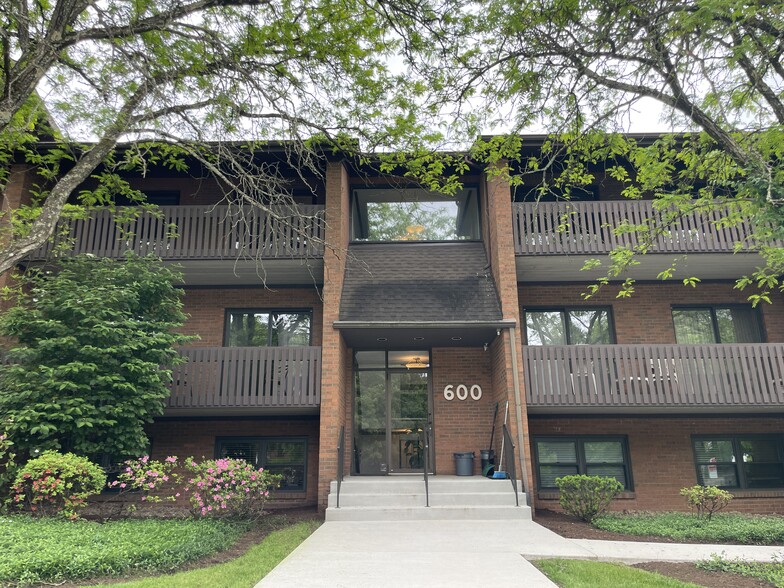 603 McKnight Park Dr, Pittsburgh, PA for lease - Primary Photo - Image 1 of 19