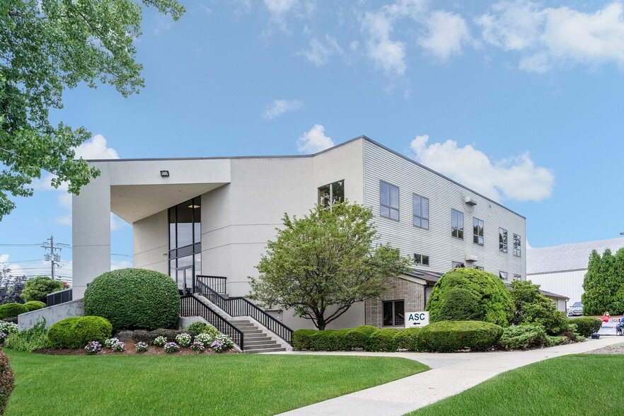 95 Sockanosset Cross Rd, Cranston, RI for sale - Building Photo - Image 1 of 1