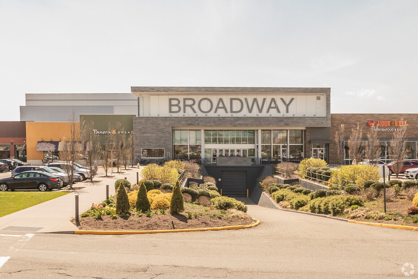 358 Broadway Mall, Hicksville, NY 11801