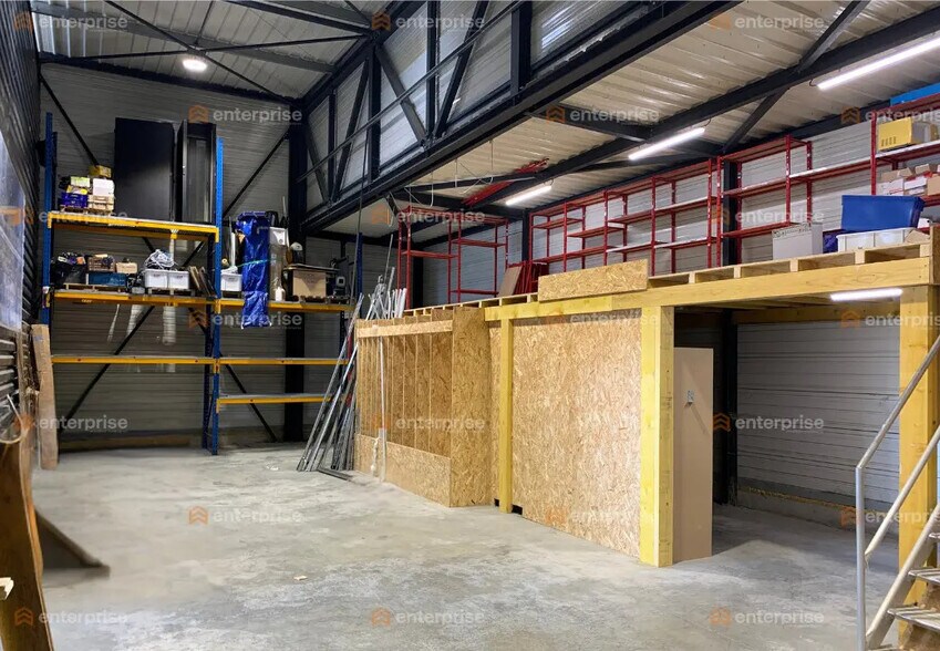 Flex in Noyelles-lès-Seclin for lease - Interior Photo - Image 3 of 8