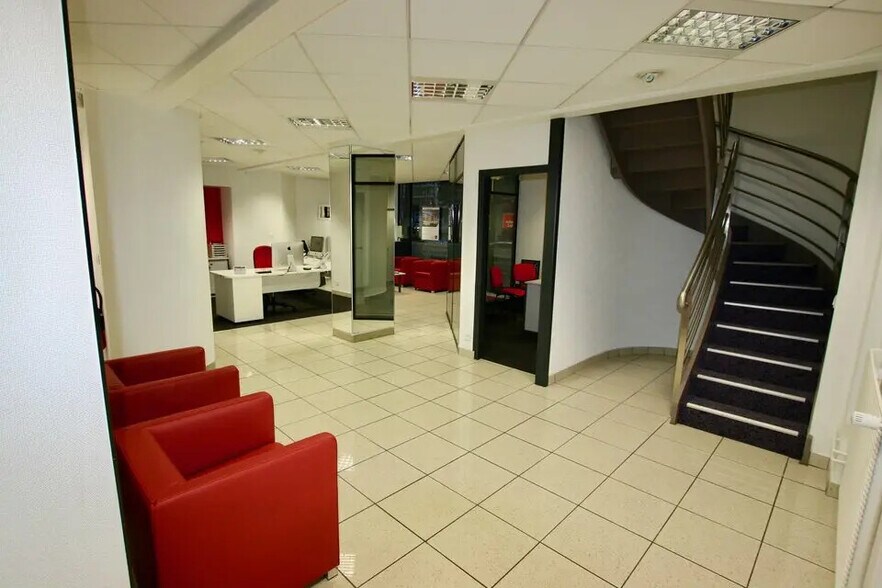 Retail in Le Havre for lease - Interior Photo - Image 1 of 2