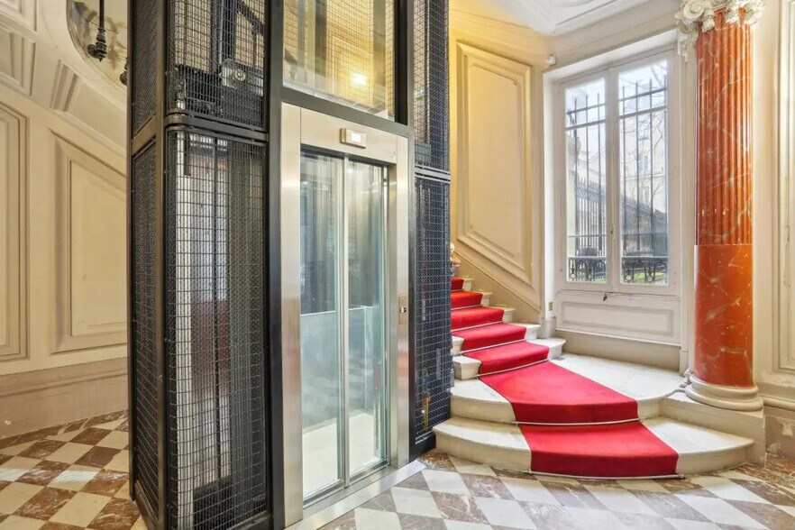 148 Boulevard Haussmann, Paris for lease - Lobby - Image 3 of 17