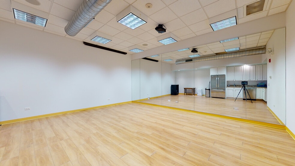 3827 N Southport Ave, Chicago, IL for lease - Interior Photo - Image 3 of 16