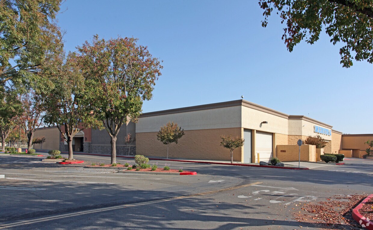 1264 E Gibson Rd, Woodland, CA 95776 County Fair Mall