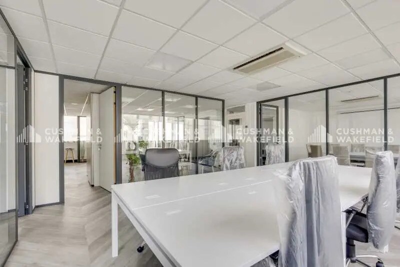 Office in Levallois-Perret for lease - Building Photo - Image 3 of 14