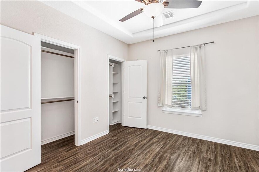 2108 Cavitt Ave, Bryan, TX for sale - Interior Photo - Image 3 of 15