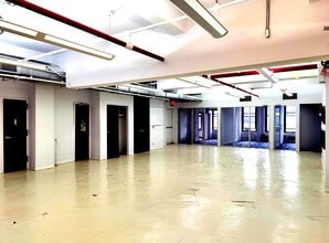 7 W 36th St, New York, NY for lease Interior Photo- Image 2 of 11