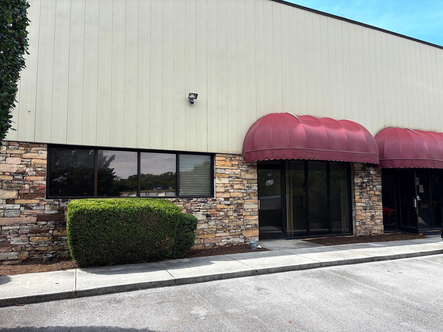 2849 John Deere Dr, Knoxville, TN for lease Interior Photo- Image 1 of 11