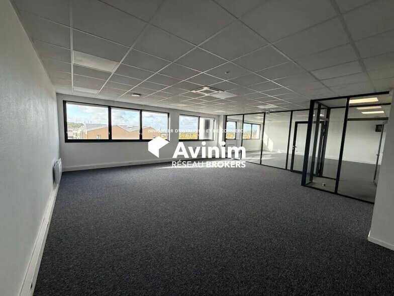 Office in Groslay for lease - Interior Photo - Image 1 of 2