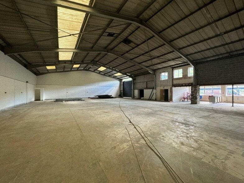 Magpie Grv, Tonypandy for lease - Building Photo - Image 2 of 3