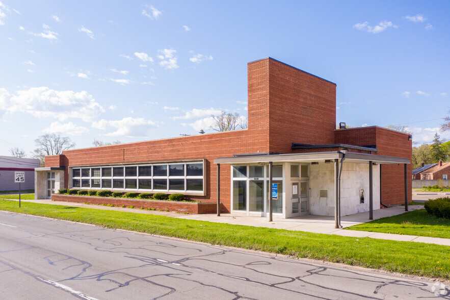 27637 Grand River Ave, Livonia, MI for lease - Building Photo - Image 1 of 5