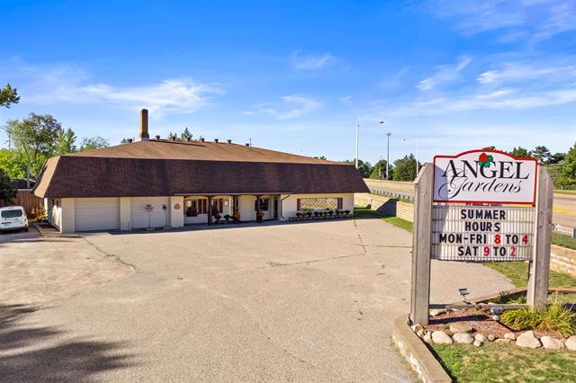 2210 Kingston Rd, Wisconsin Rapids, WI for sale Primary Photo- Image 1 of 8