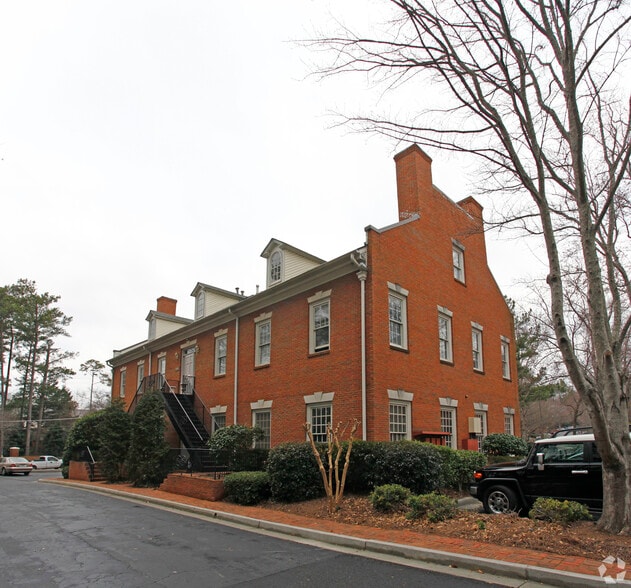 1936 N Druid Hills Rd NE, Atlanta, GA for lease - Building Photo - Image 1 of 2