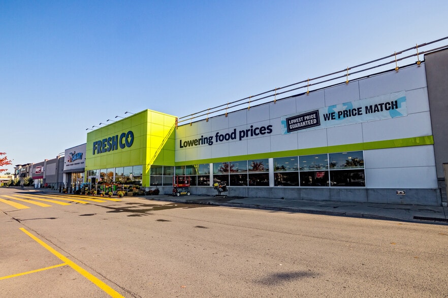 1585-1611 Merivale Rd, Ottawa, ON for lease - Building Photo - Image 1 of 6