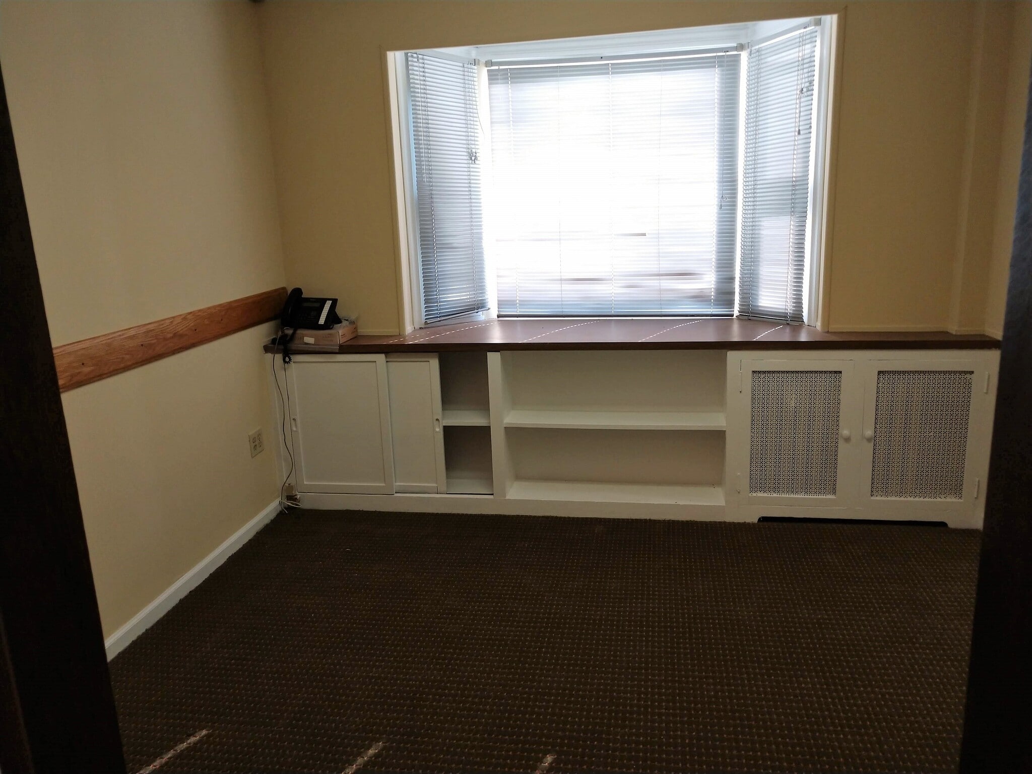 64 Hilton Ave, Hempstead, NY for lease Interior Photo- Image 1 of 3