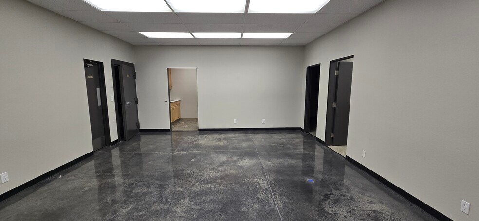 2550 E Miraloma Way, Anaheim, CA for lease - Interior Photo - Image 3 of 17