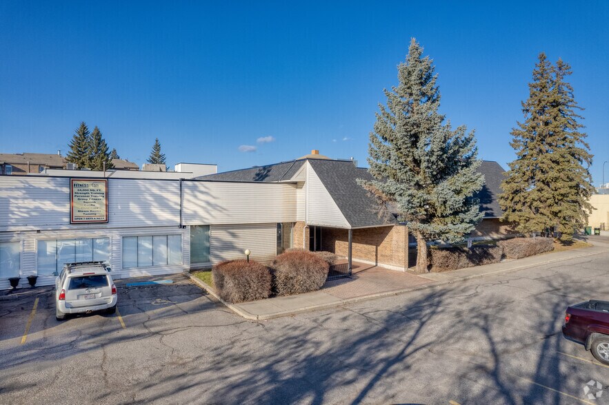 10401 Braeside Dr SW, Calgary, AB T2W 1B5