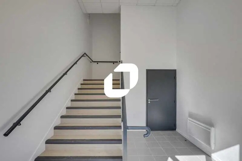 Office in Villebon-sur-Yvette for lease - Interior Photo - Image 2 of 20