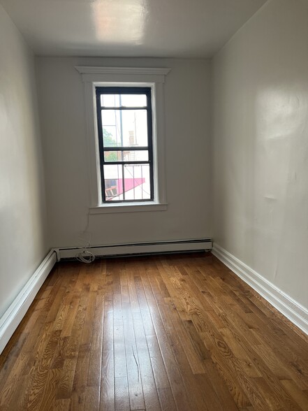 10713 Northern Blvd, Corona, NY for sale - Interior Photo - Image 3 of 18