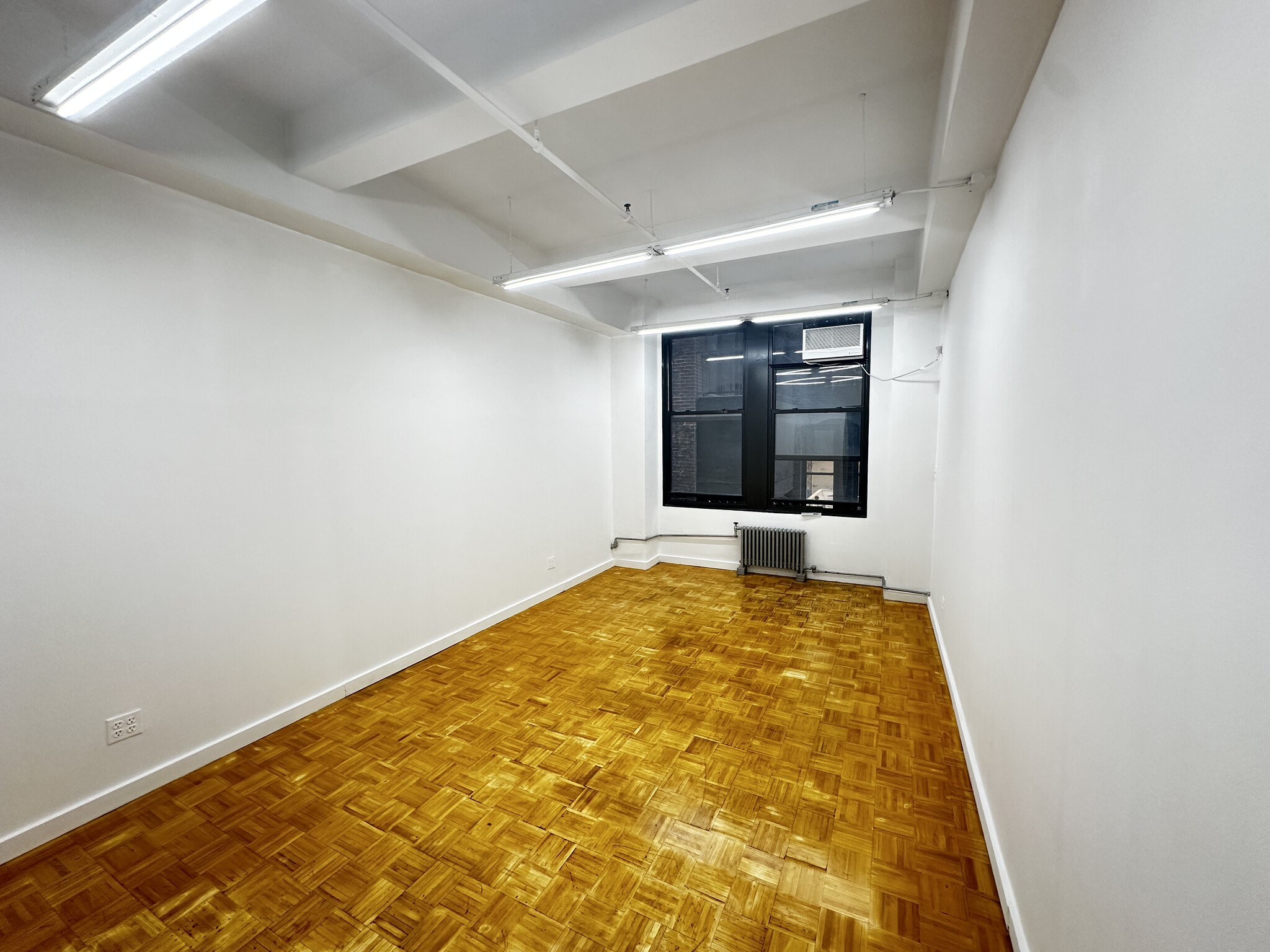 325 W 38th St, New York, NY for lease Building Photo- Image 1 of 6