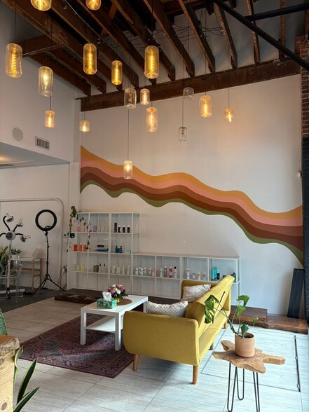 537 SW 12th Ave, Portland, OR for lease - Interior Photo - Image 3 of 7