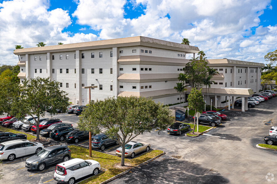 2699 Stirling Rd, Fort Lauderdale, FL for sale - Building Photo - Image 1 of 29