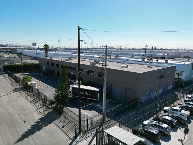 2430-2438 E 11th St, Los Angeles, CA for lease - Building Photo - Image 1 of 1