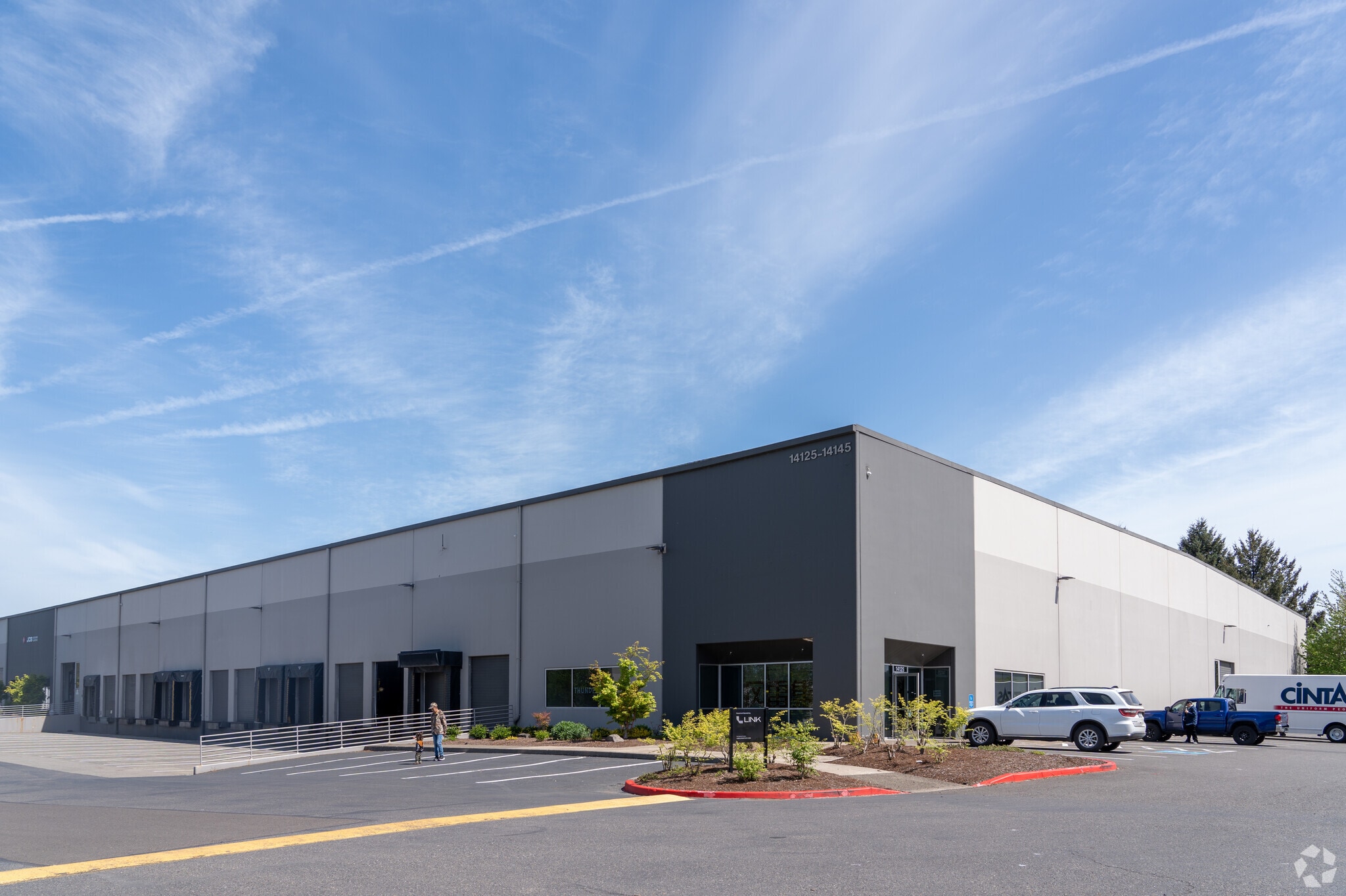 14125-14145 NE Airport Way, Portland, OR for lease Building Photo- Image 1 of 15