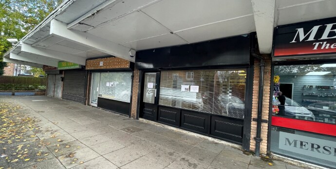4 Tree View Ct, Liverpool for sale - Building Photo - Image 1 of 1