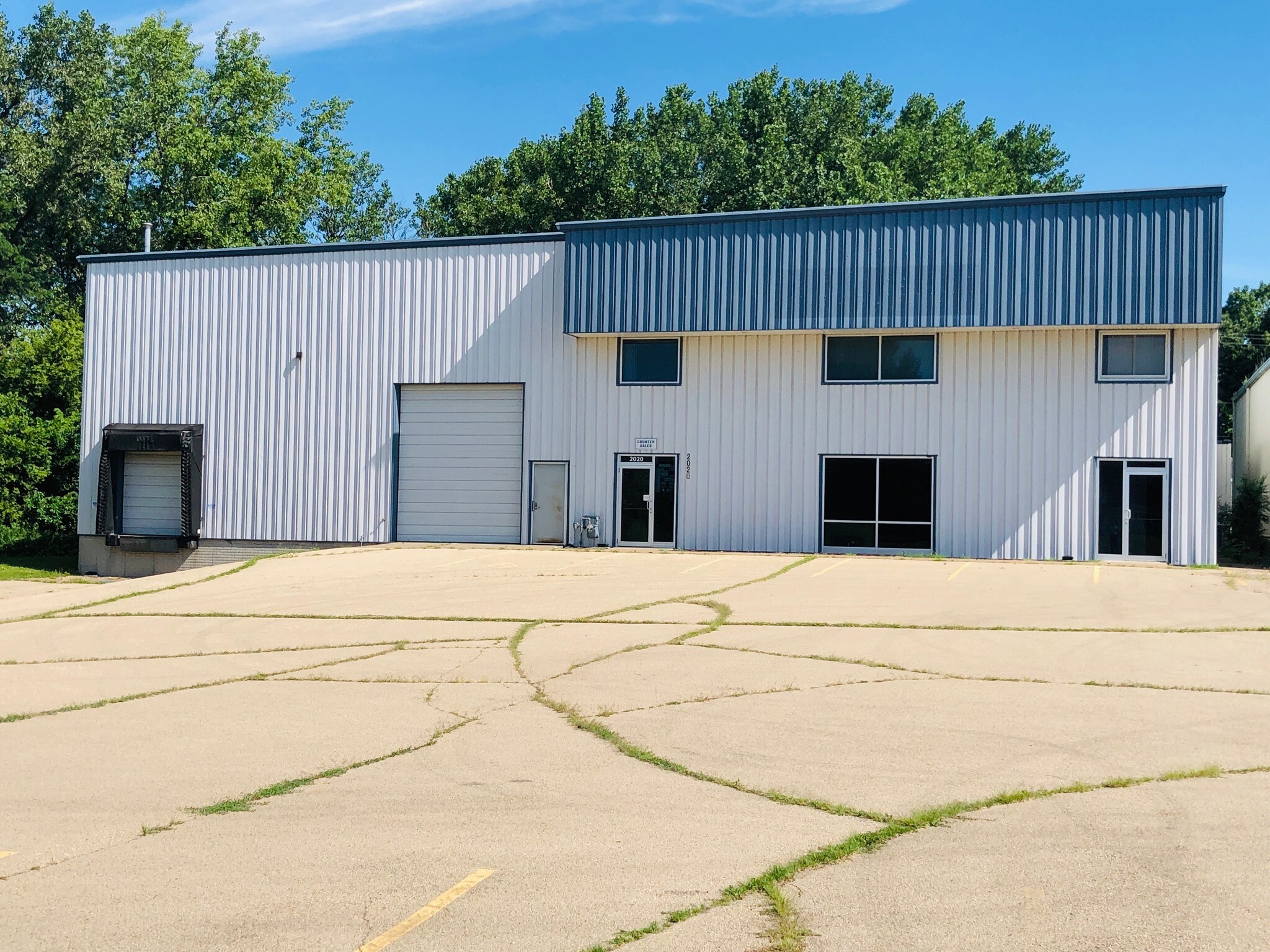 2020 Lincoln Way, Clinton, IA for sale Primary Photo- Image 1 of 1