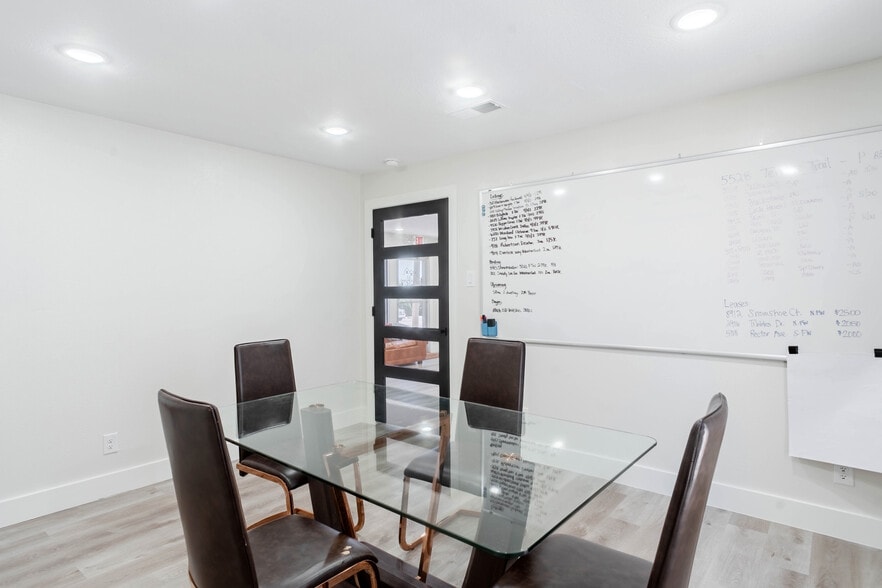 3109 Roberts Cut Off Rd, Fort Worth, TX for sale - Interior Photo - Image 2 of 10