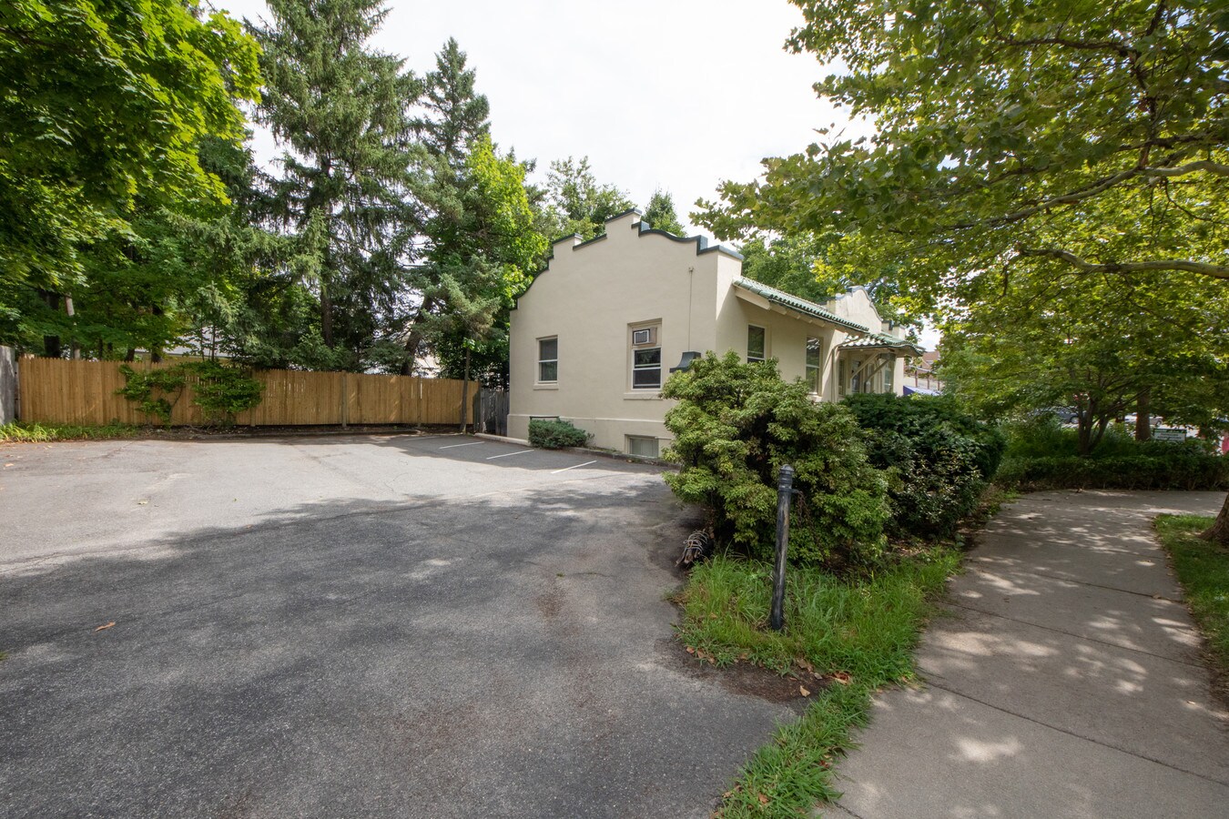 555 Commonwealth Ave, Newton, MA 02459