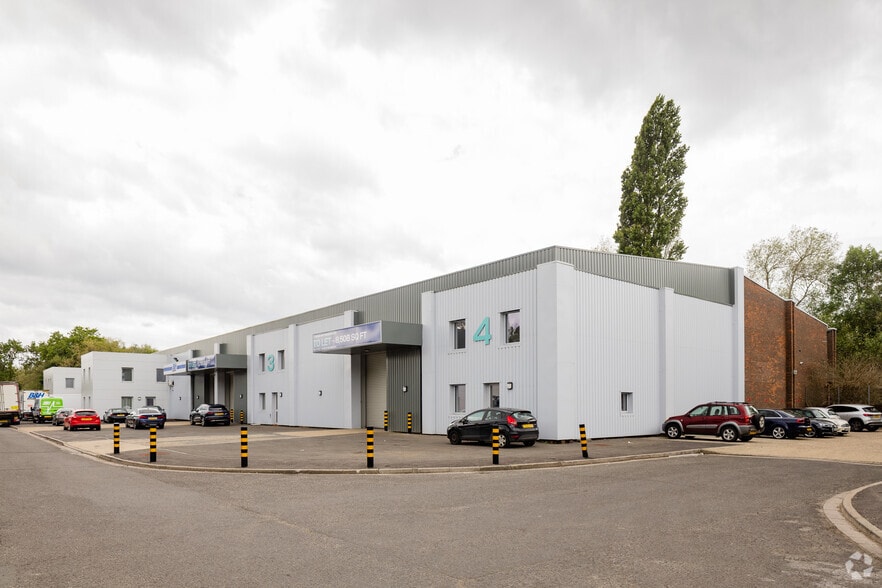 Saxon Way, West Drayton for lease - Building Photo - Image 1 of 5