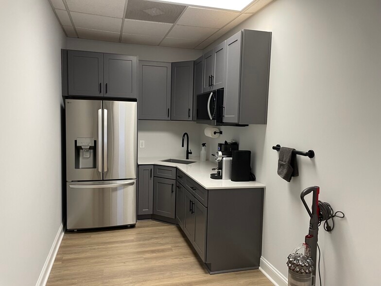 7227 Pineville-Matthews Rd, Charlotte, NC for lease - Building Photo - Image 3 of 5