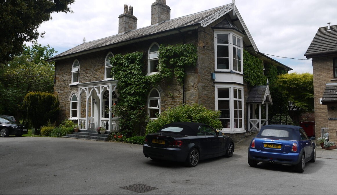 Mostyn Rd, Holywell for sale Primary Photo- Image 1 of 1