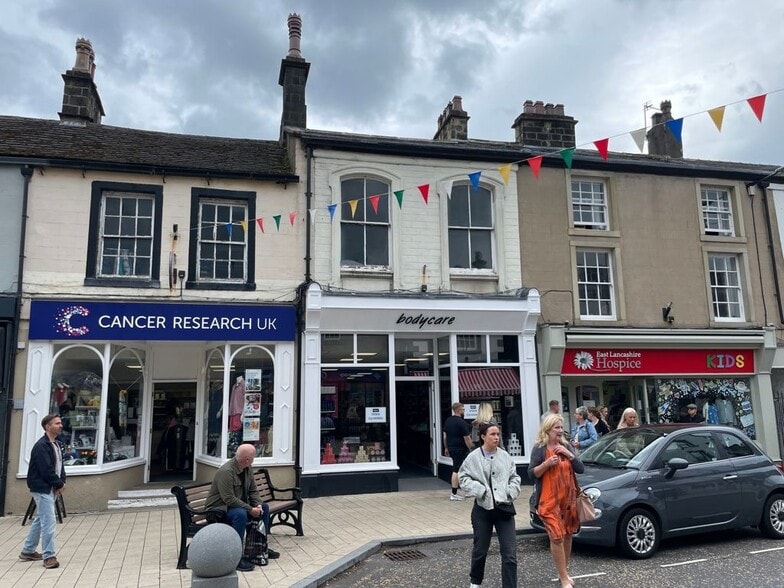 14 Castle St, Clitheroe for lease - Building Photo - Image 3 of 4