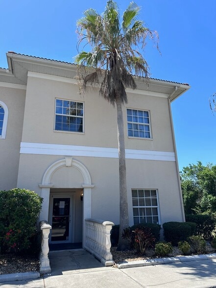 842 Sunset Lake Blvd Venice FL - 842 Sunset Lake Blvd Venice FL Building Photo 2 Large