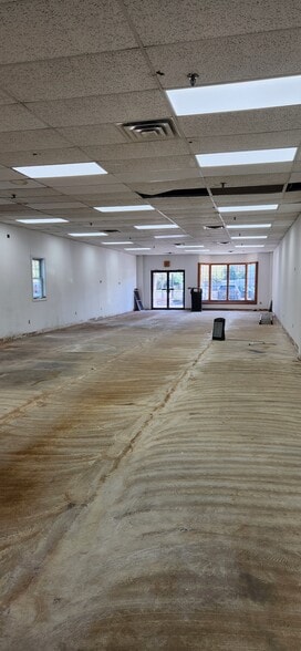 1312 Manchester Rd, Glastonbury, CT for lease - Interior Photo - Image 2 of 5