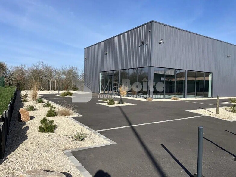 Office in Pouilly-sous-Charlieu for lease - Building Photo - Image 2 of 6