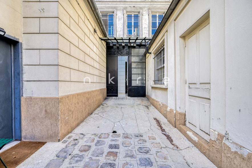 Office in Paris for lease - Building Photo - Image 1 of 10