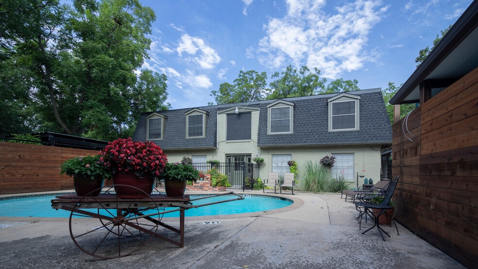 North Locust Street Properties portfolio of 5 properties for sale on LoopNet.com - Building Photo - Image 2 of 66