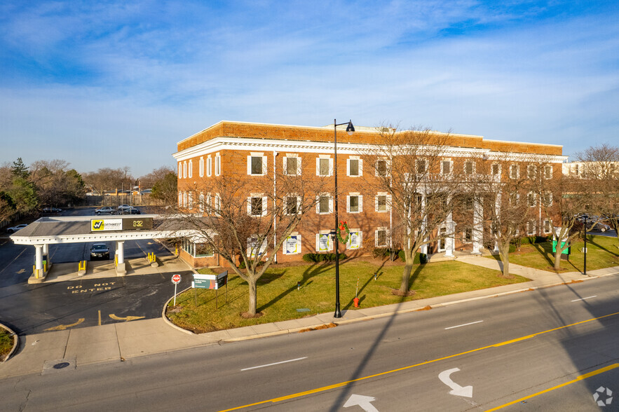 8930 Waukegan Rd, Morton Grove, IL for lease - Building Photo - Image 1 of 13