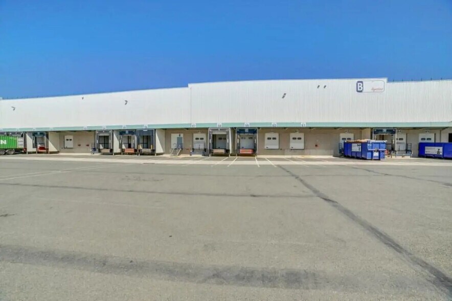 Industrial in Bruyères-sur-Oise for lease - Building Photo - Image 3 of 6