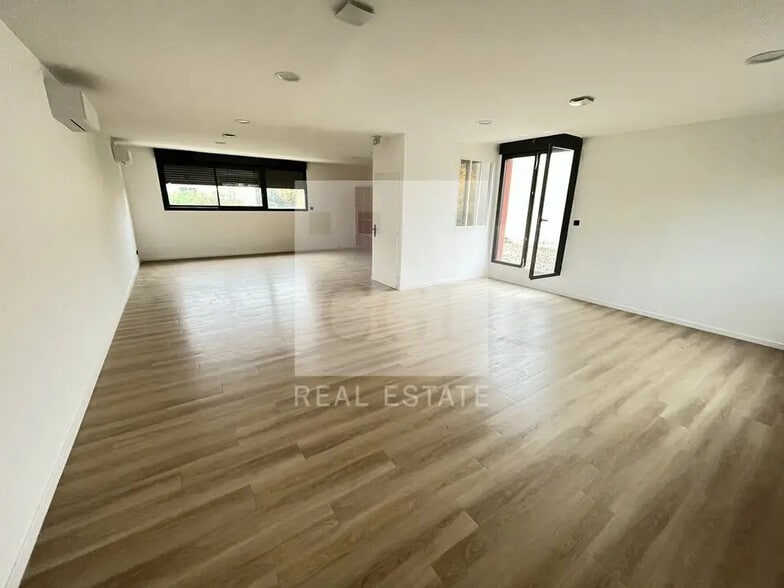 Office in Sainte-Foy-lès-Lyon for sale - Interior Photo - Image 2 of 11