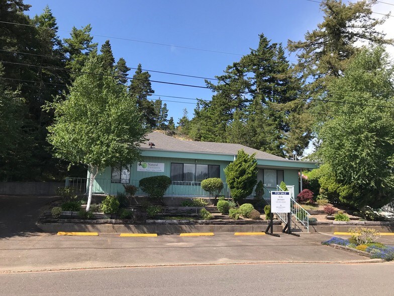 1647 12th St, Florence, OR 97439