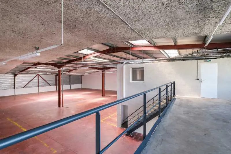 Office in Corbas for lease - Interior Photo - Image 3 of 14