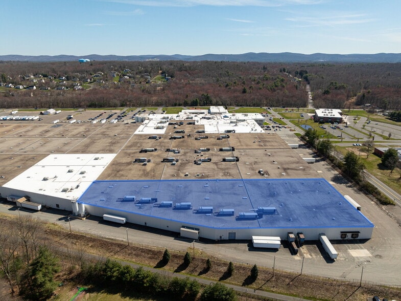 443 Shaker Rd, East Longmeadow, MA for lease - Building Photo - Image 2 of 4